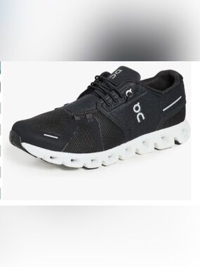 On Running Cloud 5 Sneaker in Black & White.  Sz 8.5. NWOT